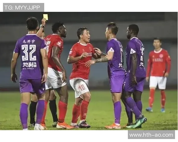 足球运动的潜在风险与安全防护措施探讨